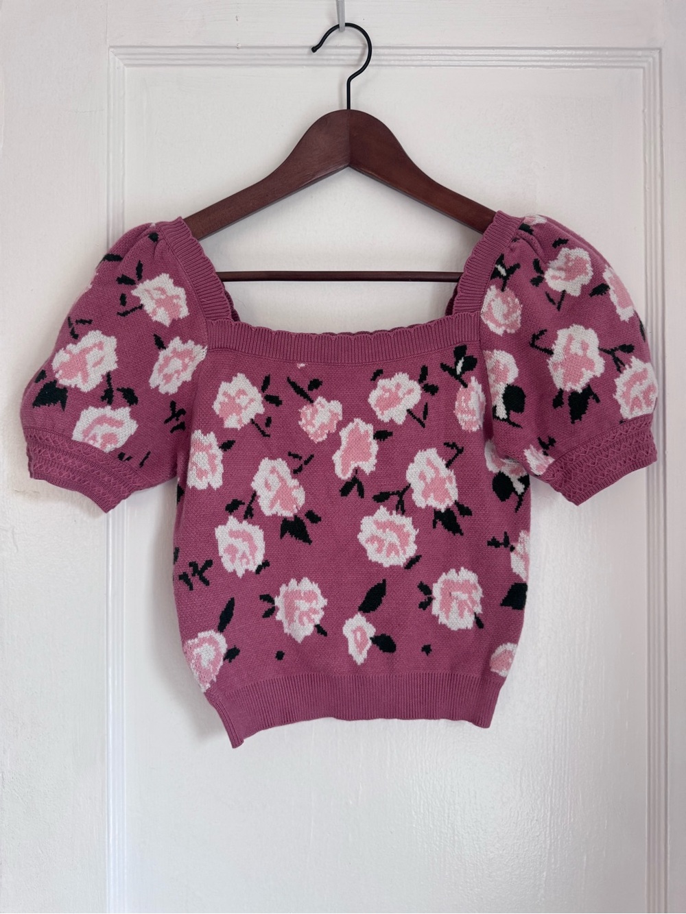 Willow & Wind pink floral short sleeve sweater. Small